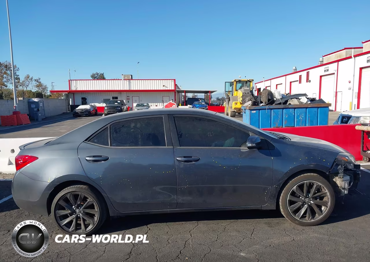 2018 Toyota Corolla Se VIN:5YFBURHE0JP766545 - 14
