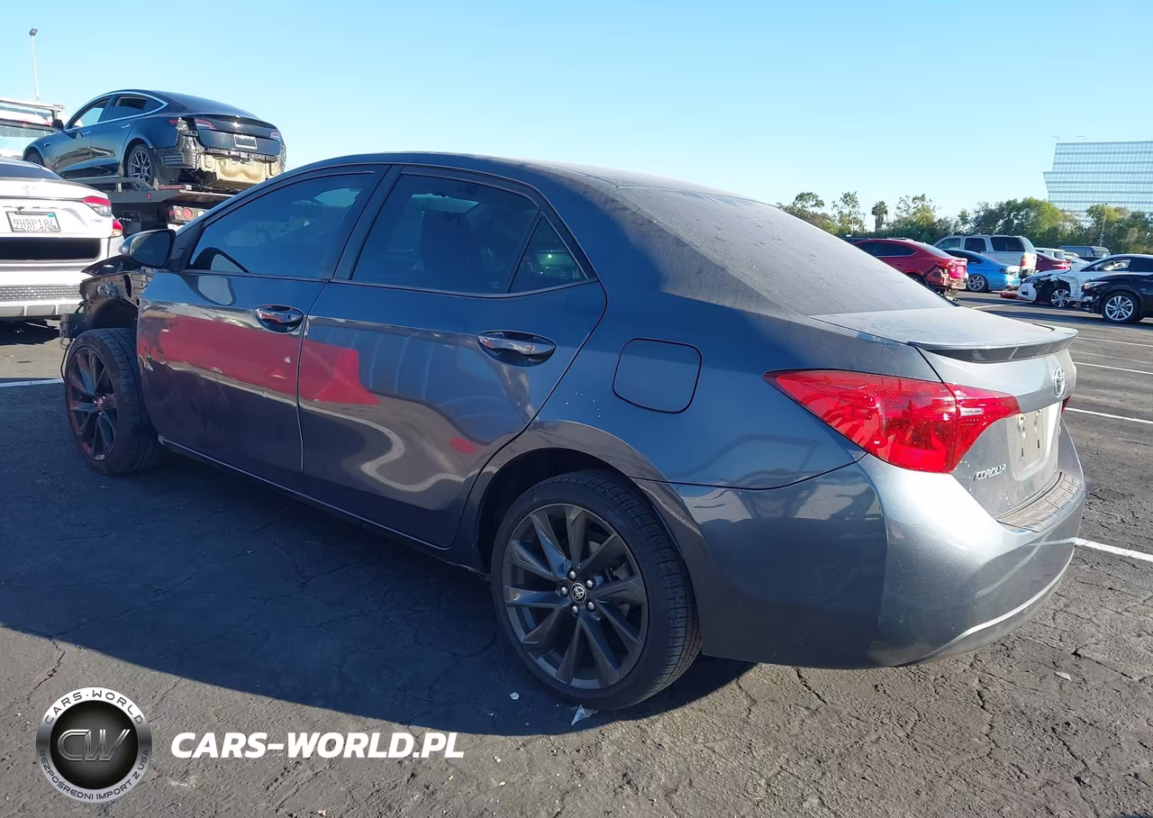 2018 Toyota Corolla Se VIN:5YFBURHE0JP766545 - 3