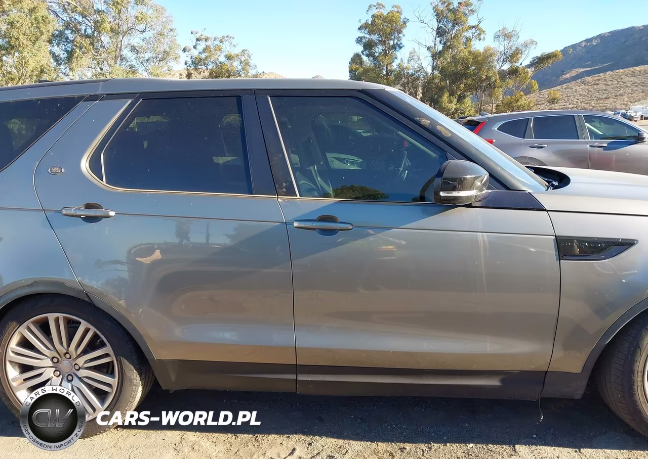 2017 Land Rover Discovery First Edition VIN:SALRTBBV2HA016833 - 13