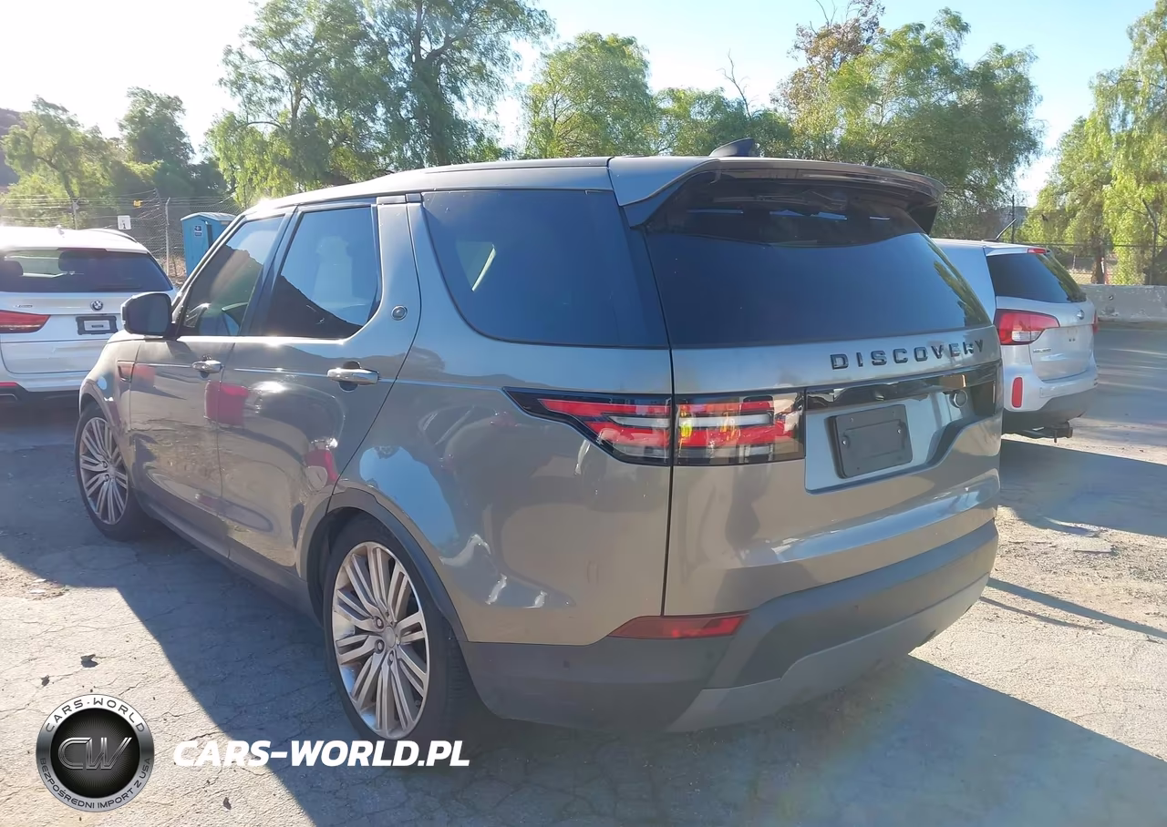 2017 Land Rover Discovery First Edition VIN:SALRTBBV2HA016833 - 3
