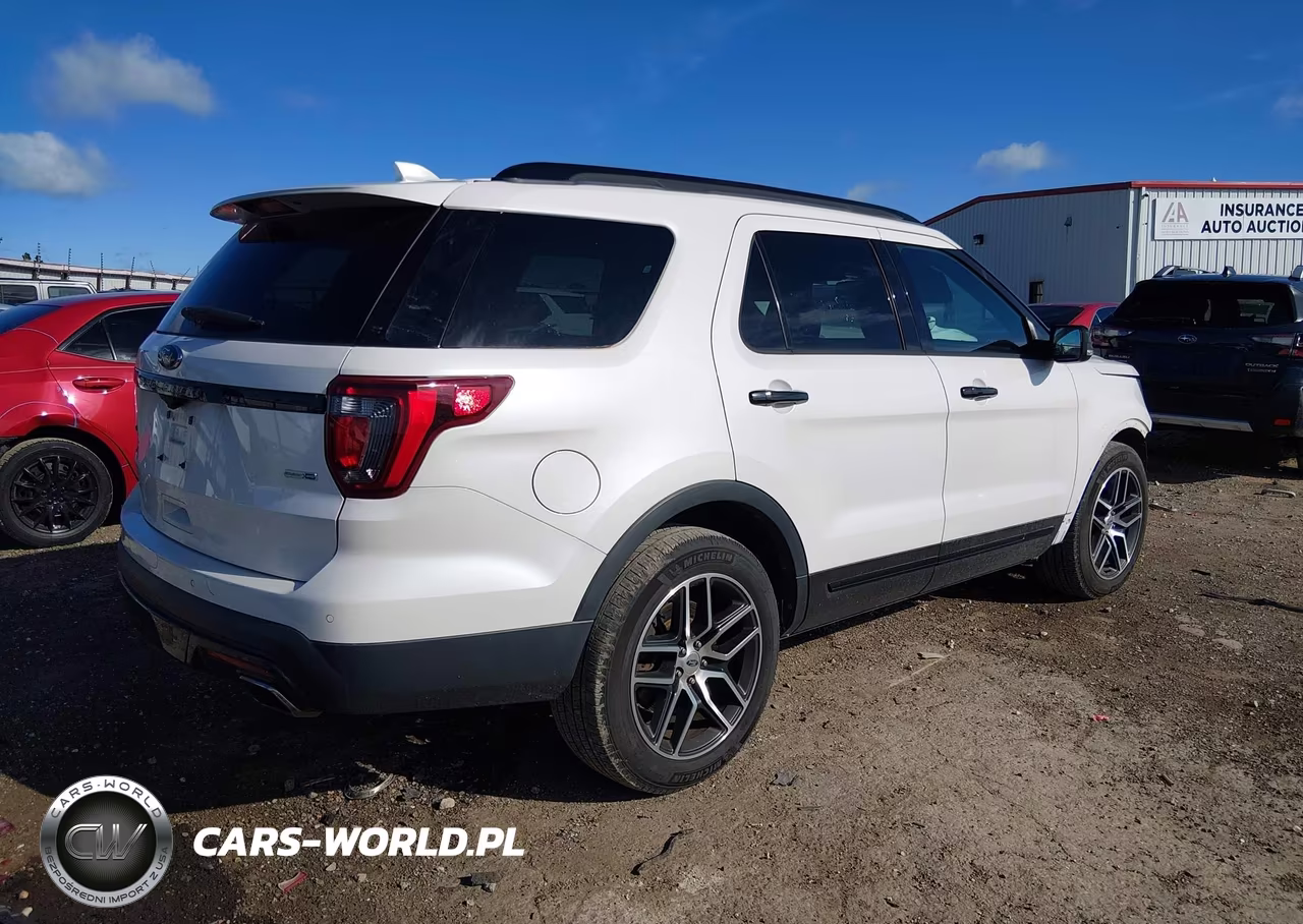 2016 Ford Explorer Sport VIN:1FM5K8GT5GGA07893 - 4
