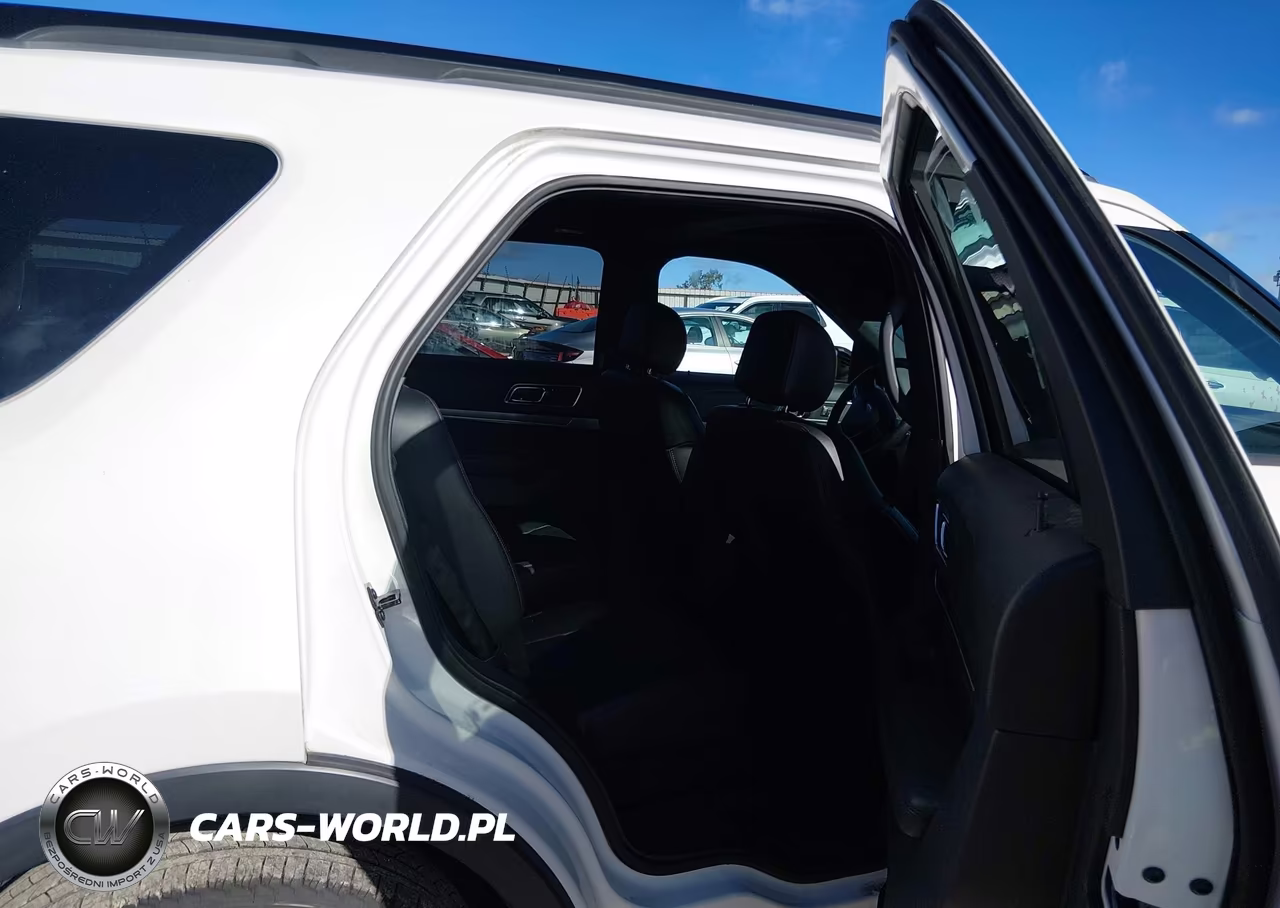2016 Ford Explorer Sport VIN:1FM5K8GT5GGA07893 - 8
