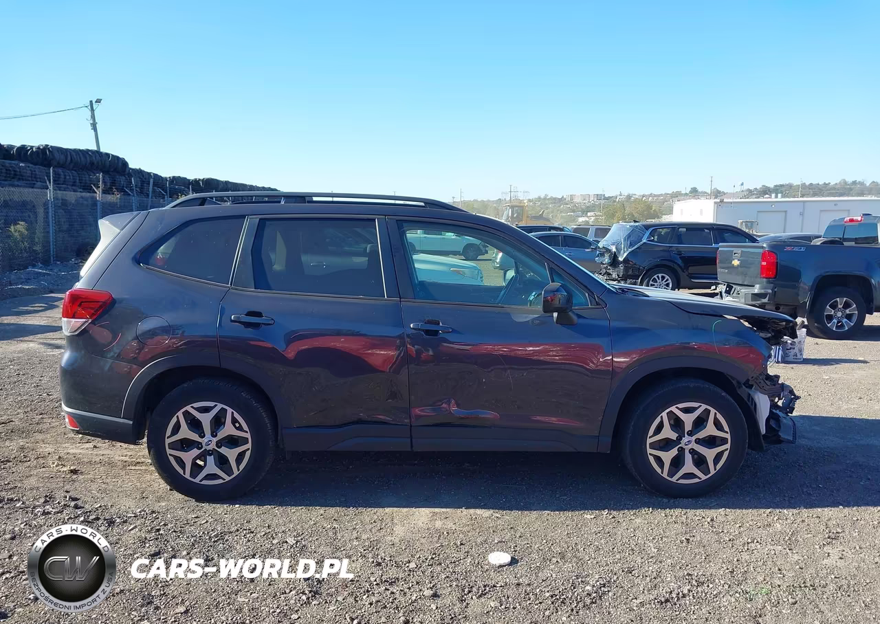 2019 Subaru Forester Premium VIN:JF2SKAGC3KH453057 - 12