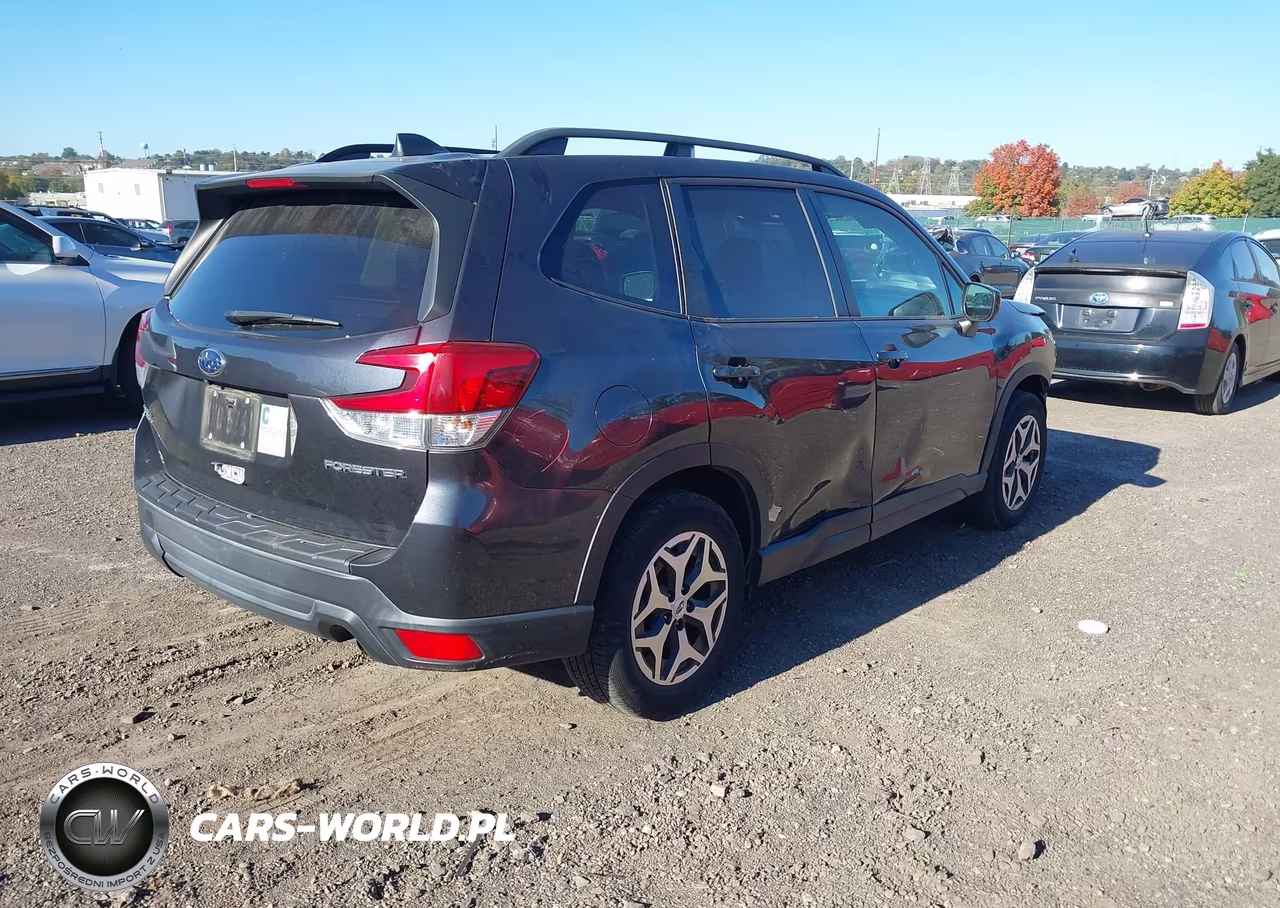2019 Subaru Forester Premium VIN:JF2SKAGC3KH453057 - 4