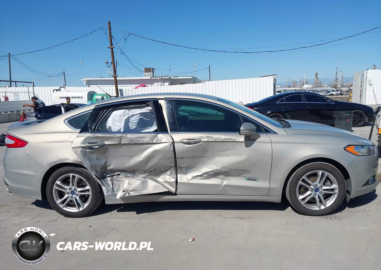 2016 Ford Fusion Energi Titanium VIN:3FA6P0SU9GR134561 - 13