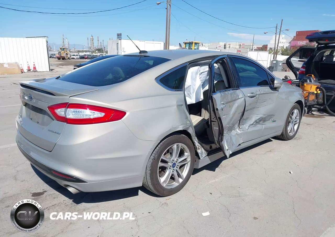 2016 Ford Fusion Energi Titanium VIN:3FA6P0SU9GR134561 - 4