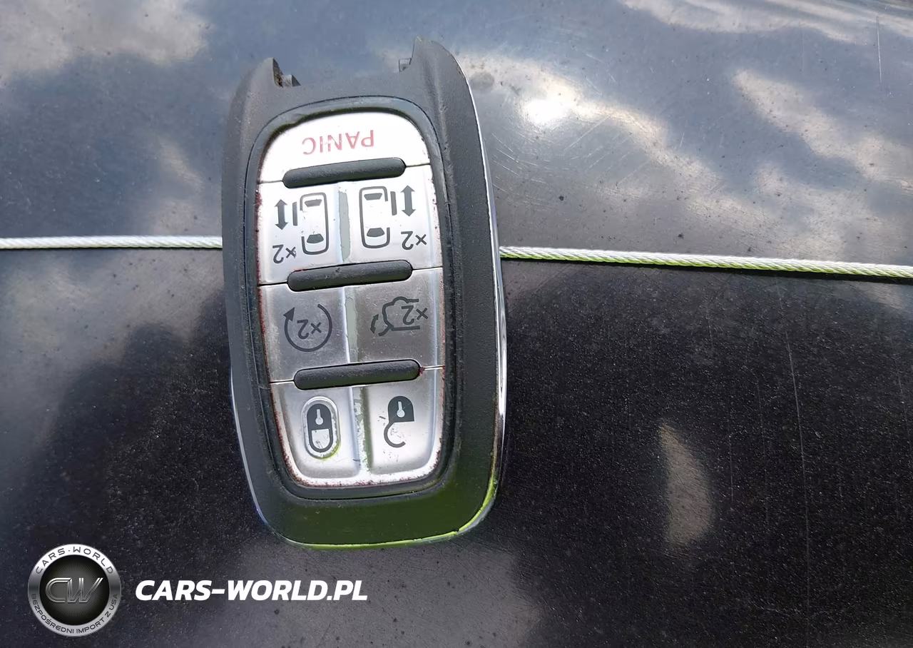 2025 Chrysler Pacifica Select VIN:2C4RC1BG2SR560819 - 11