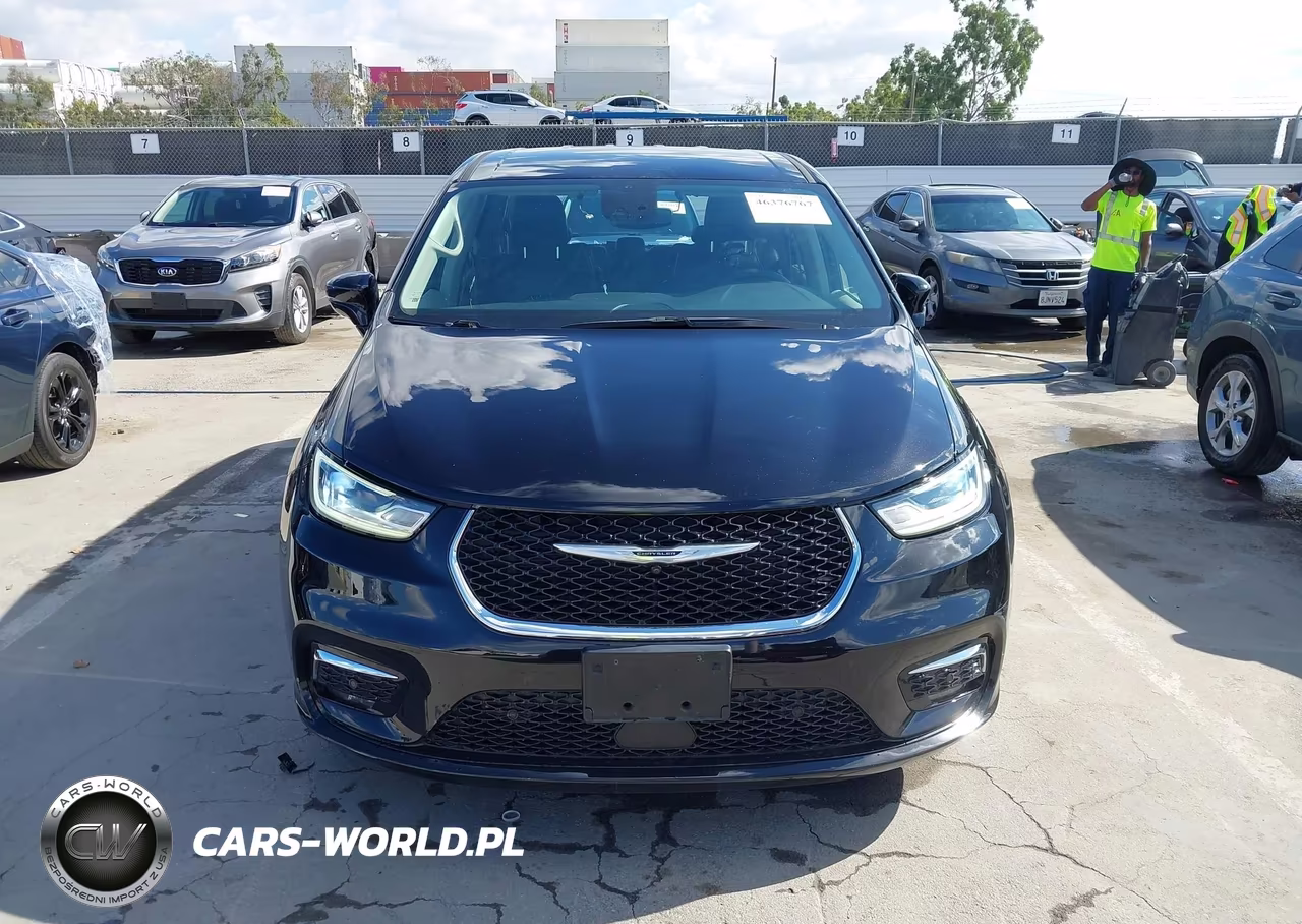2024 Chrysler Pacifica Touring L VIN:2C4RC1BG2RR182091 - 13