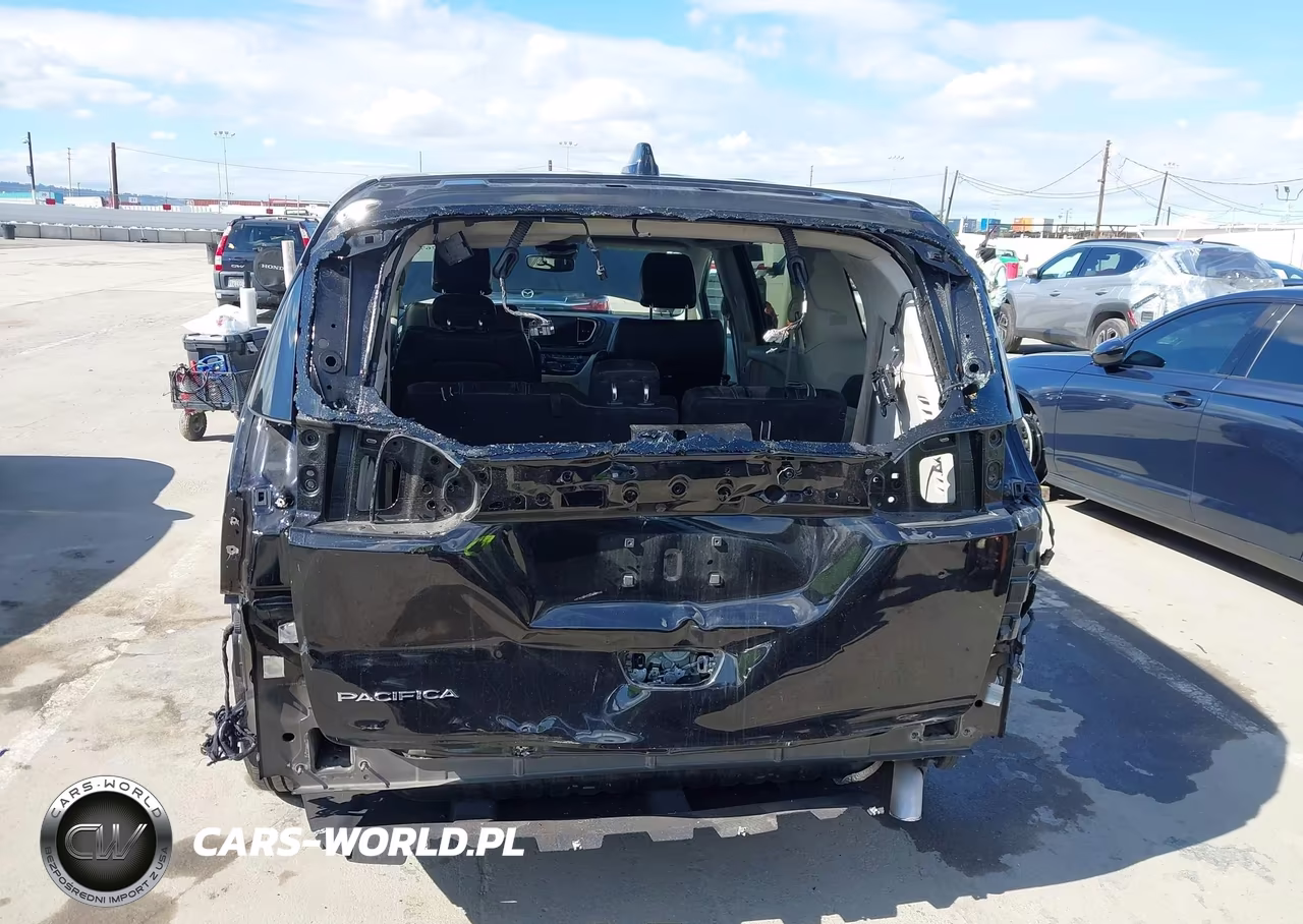 2024 Chrysler Pacifica Touring L VIN:2C4RC1BG2RR182091 - 6