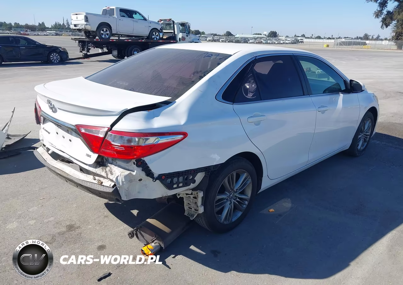 2017 Toyota Camry Se VIN:4T1BF1FK4HU750989 - 4