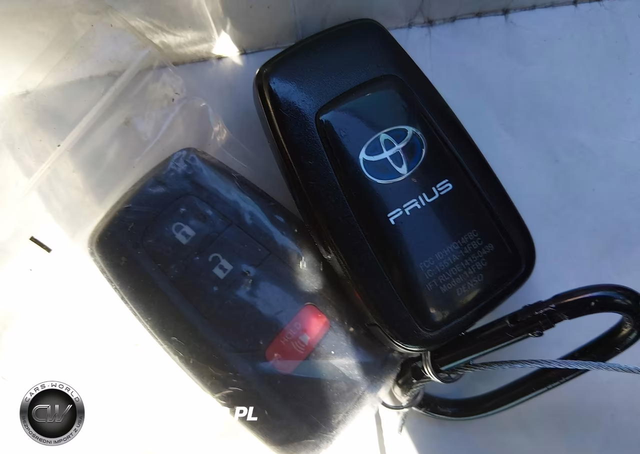 2016 Toyota Prius Three VIN:JTDKARFU0G3022139 - 11
