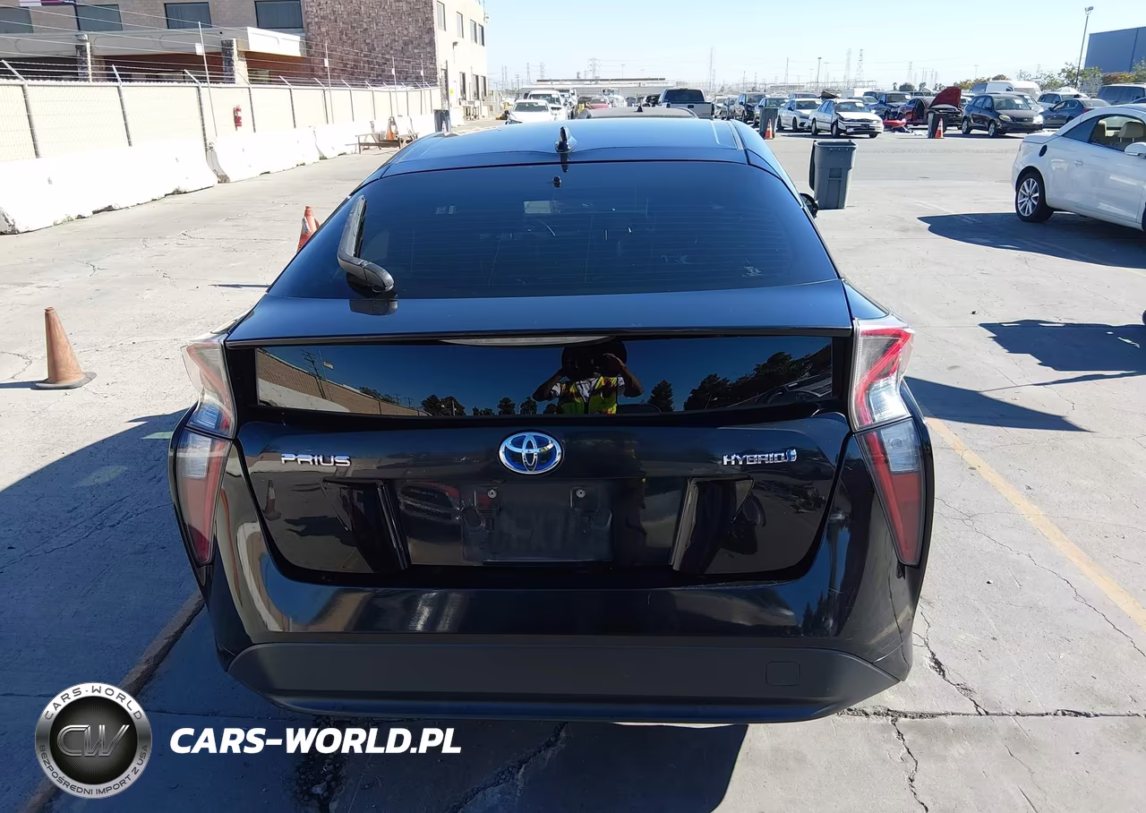 2016 Toyota Prius Three VIN:JTDKARFU0G3022139 - 17