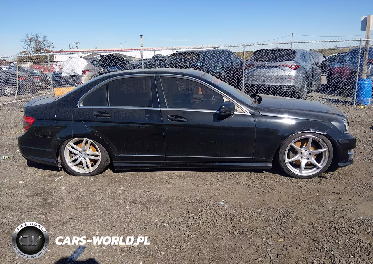 2013 Mercedes-Benz C 300 Sport 4Matic VIN:WDDGF8ABXDR253961 - 13
