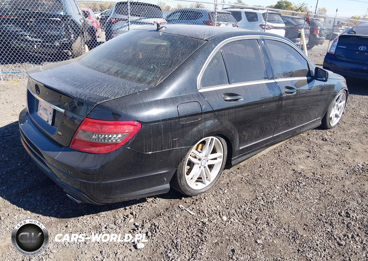 2013 Mercedes-Benz C 300 Sport 4Matic VIN:WDDGF8ABXDR253961 - 4