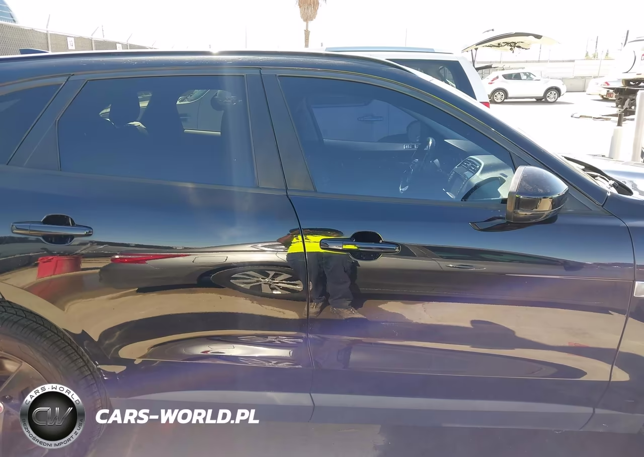 2018 Jaguar F-Pace 25T Premium VIN:SADCJ2FX0JA268377 - 13