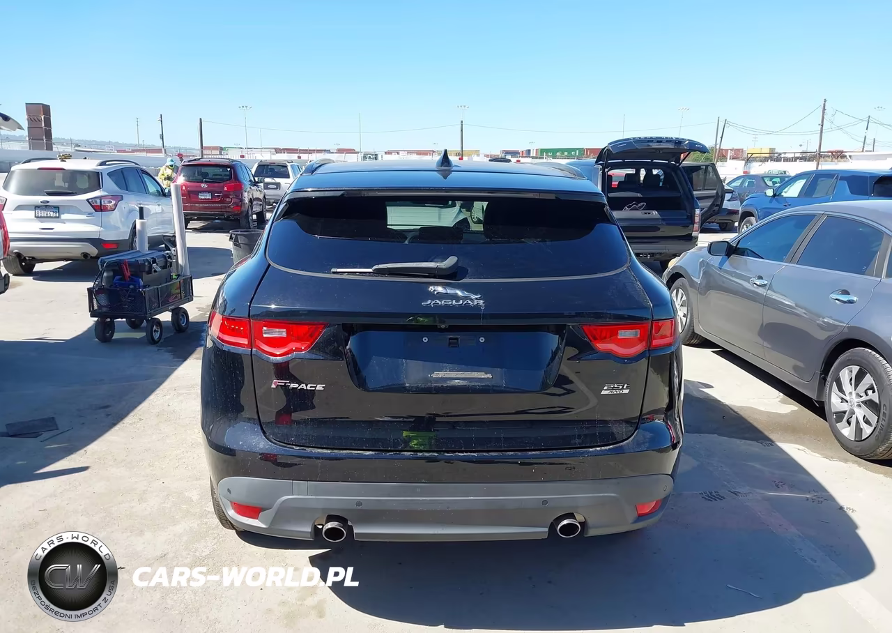 2018 Jaguar F-Pace 25T Premium VIN:SADCJ2FX0JA268377 - 16