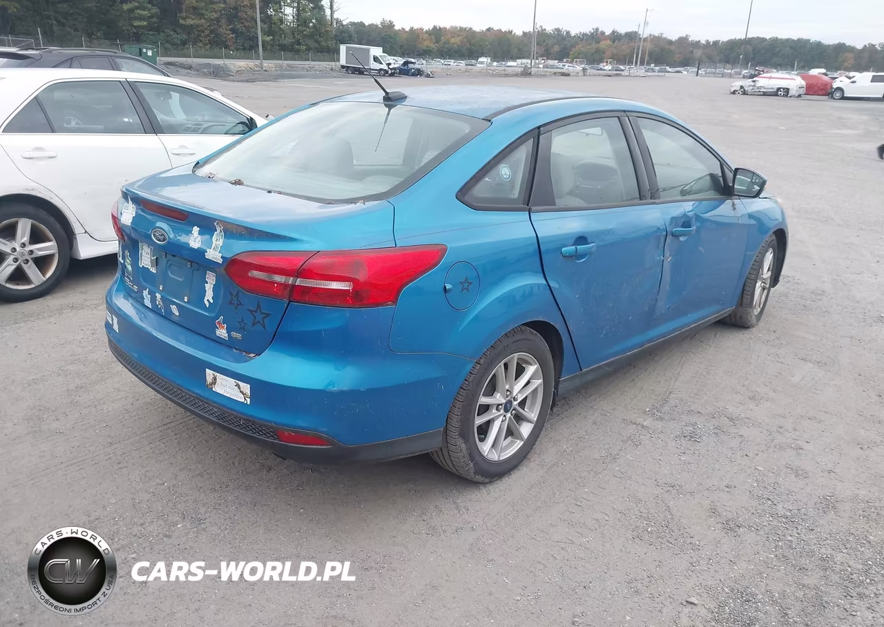 2016 Ford Focus Se VIN:1FADP3F26GL236979 - 4