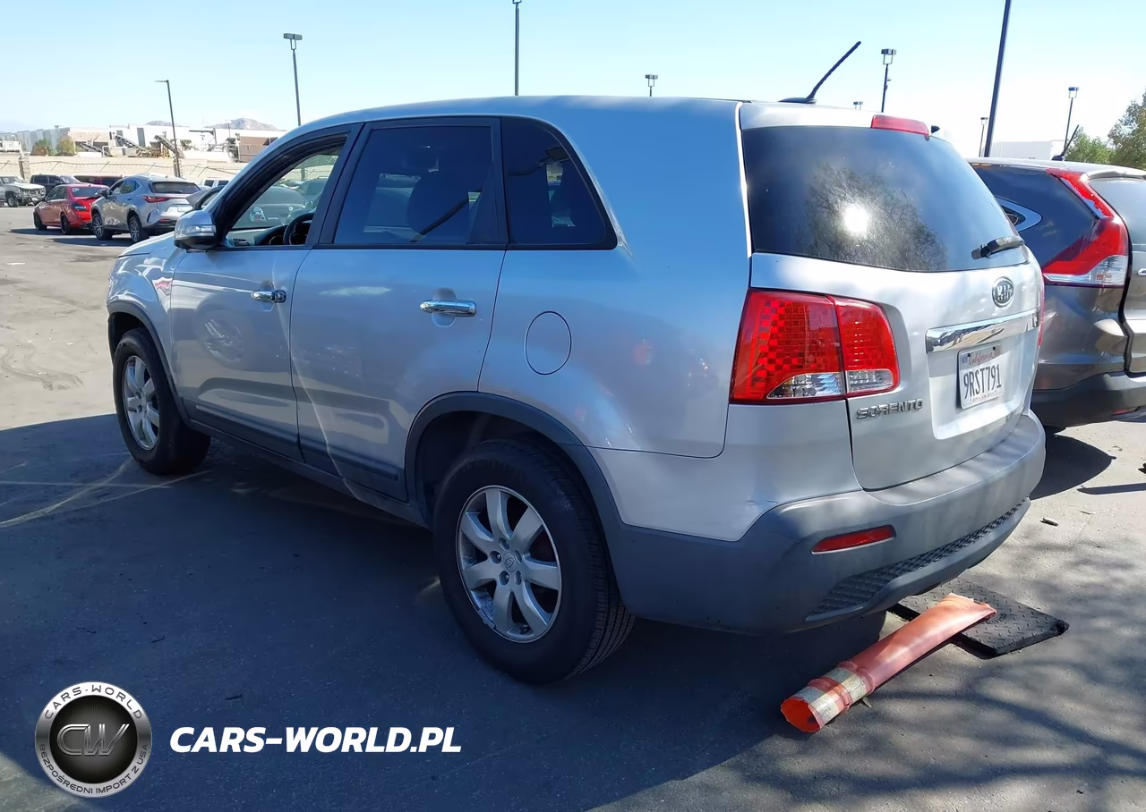2011 Kia Sorento Lx VIN:5XYKT3A1XBG108034 - 3