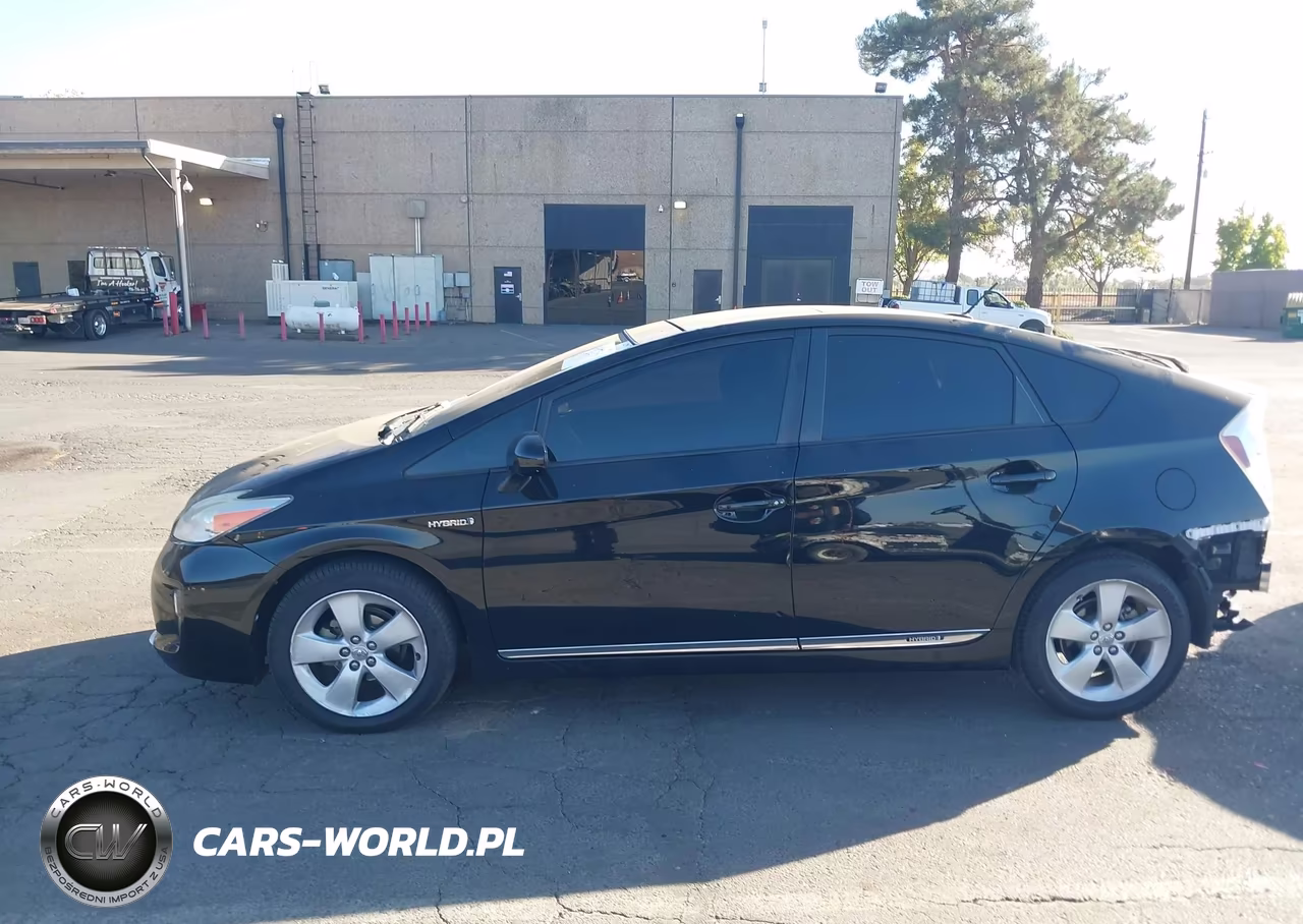 2014 Toyota Prius Three VIN:JTDKN3DU4E1779039 - 15