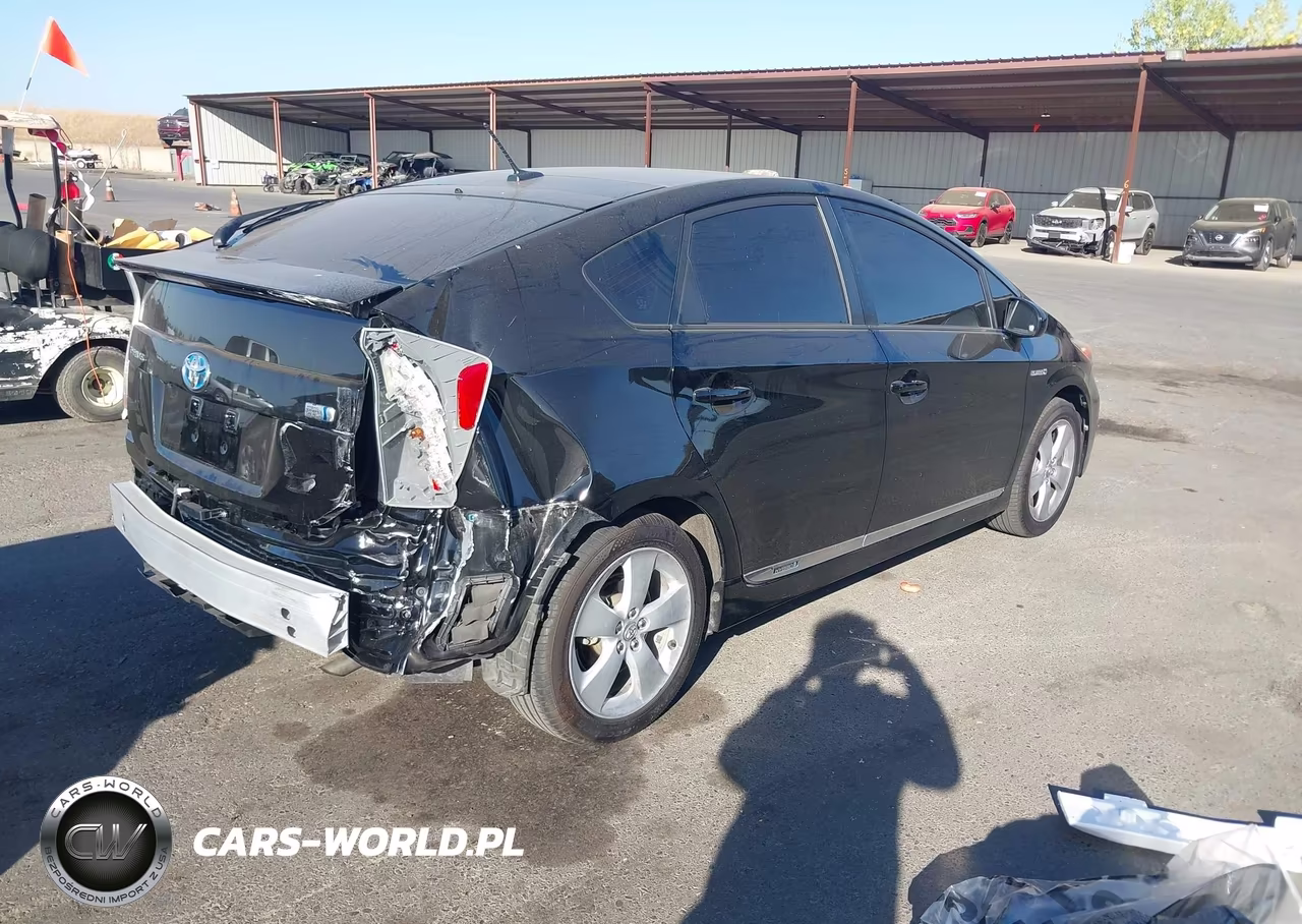 2014 Toyota Prius Three VIN:JTDKN3DU4E1779039 - 4