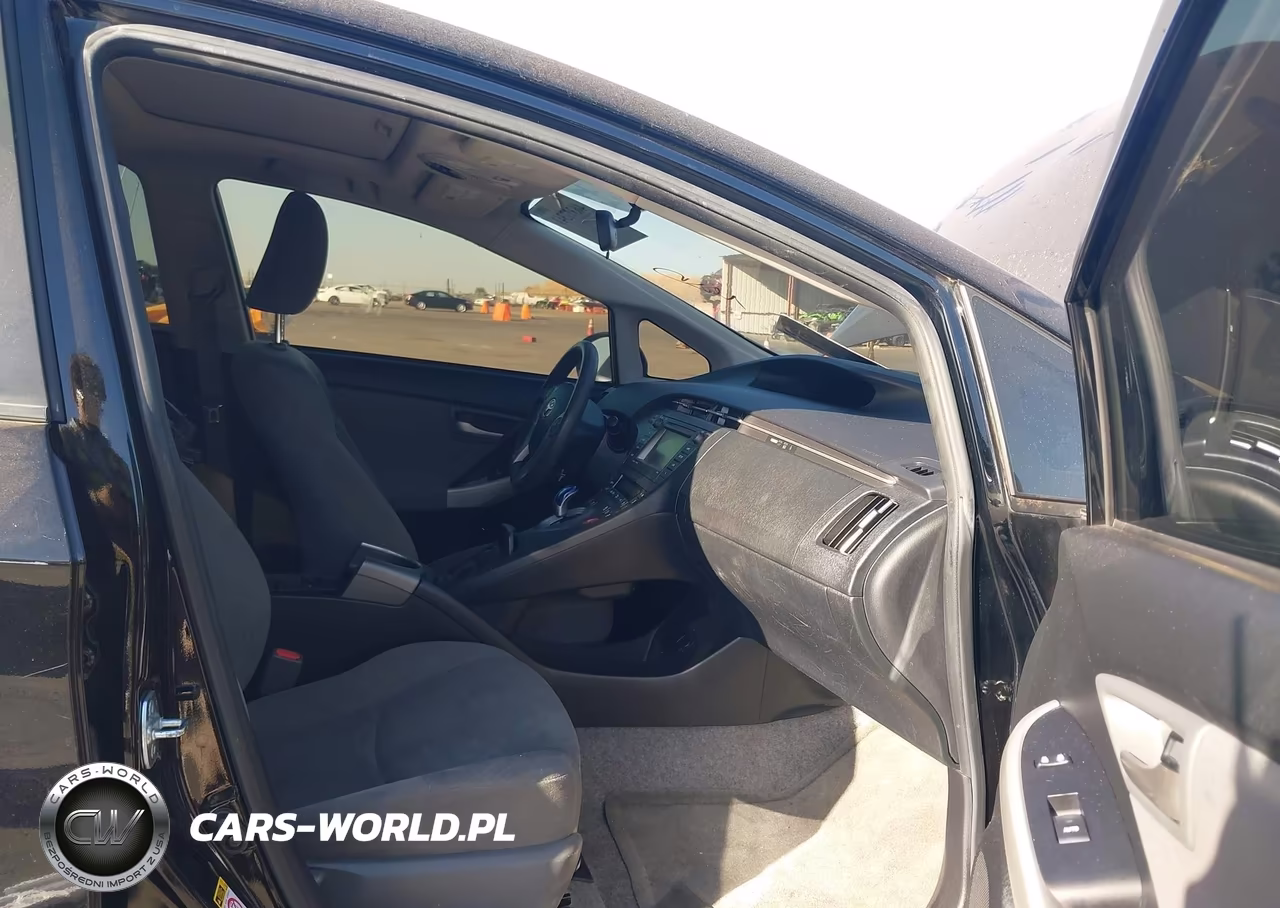 2014 Toyota Prius Three VIN:JTDKN3DU4E1779039 - 5