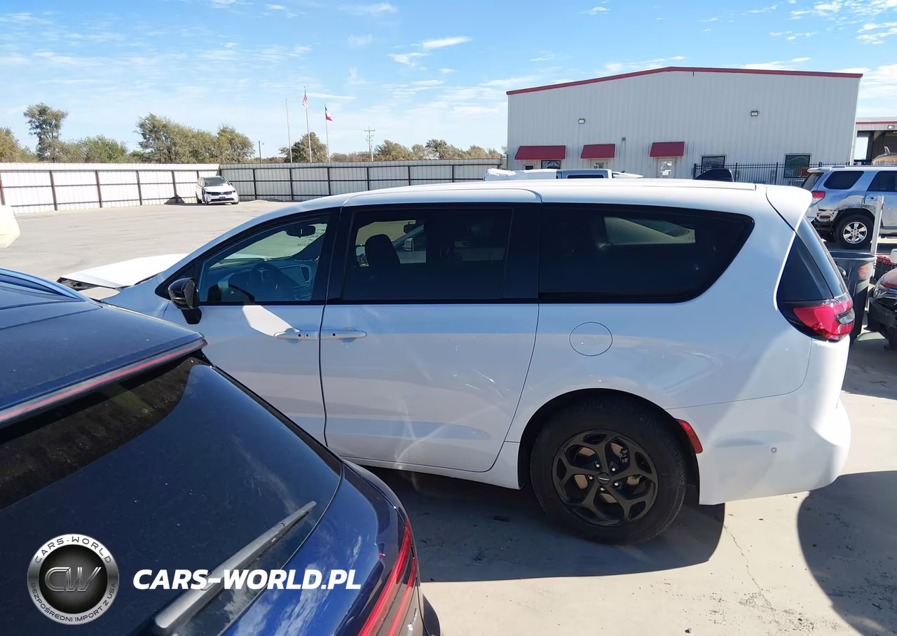 2024 Chrysler Pacifica Hybrid S Appearance Pkg VIN:2C4RC1S71RR109276 - 15