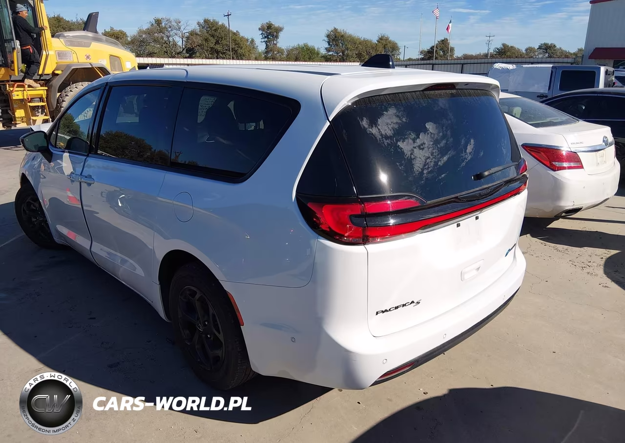 2024 Chrysler Pacifica Hybrid S Appearance Pkg VIN:2C4RC1S71RR109276 - 3