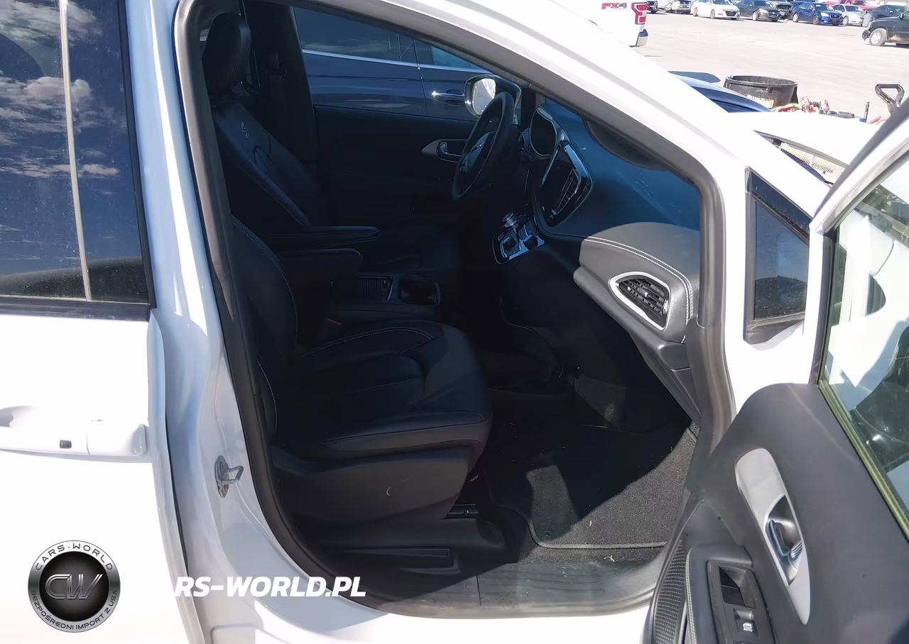 2024 Chrysler Pacifica Hybrid S Appearance Pkg VIN:2C4RC1S71RR109276 - 5