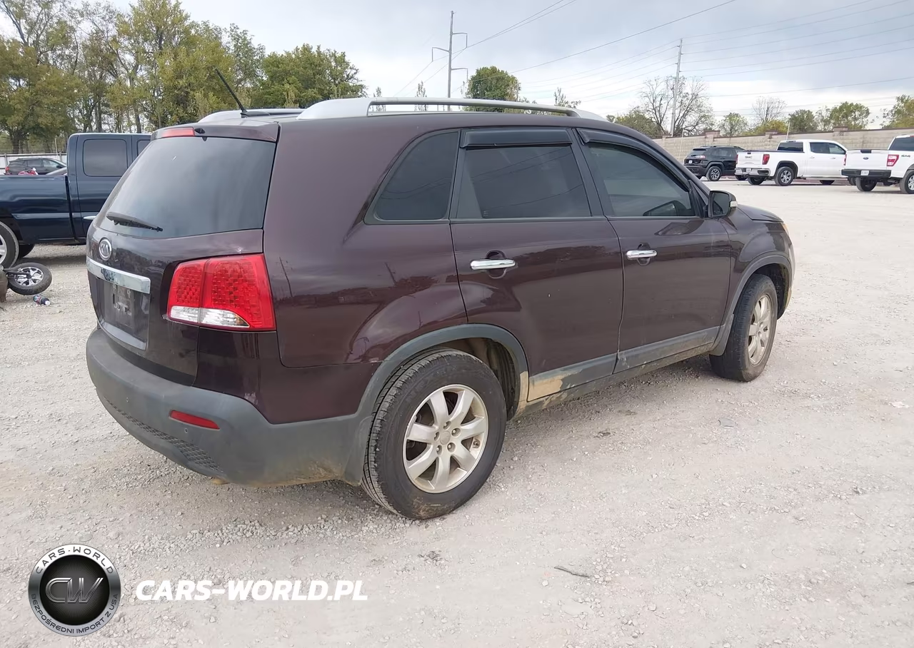 2013 Kia Sorento Lx VIN:5XYKT3A66DG364752 - 4