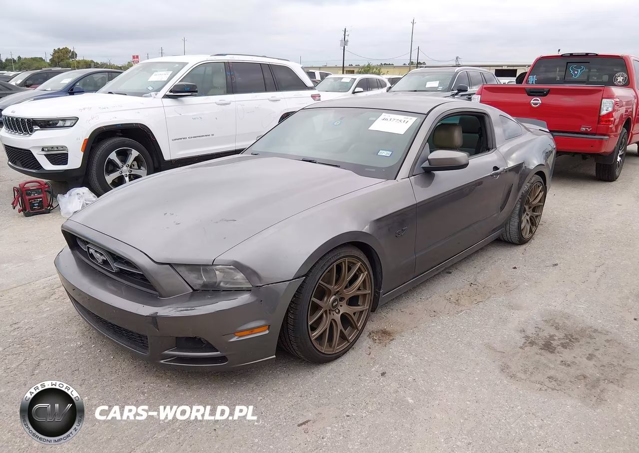 2014 Ford Mustang V6 Premium VIN:1ZVBP8AM7E5231358 - 3