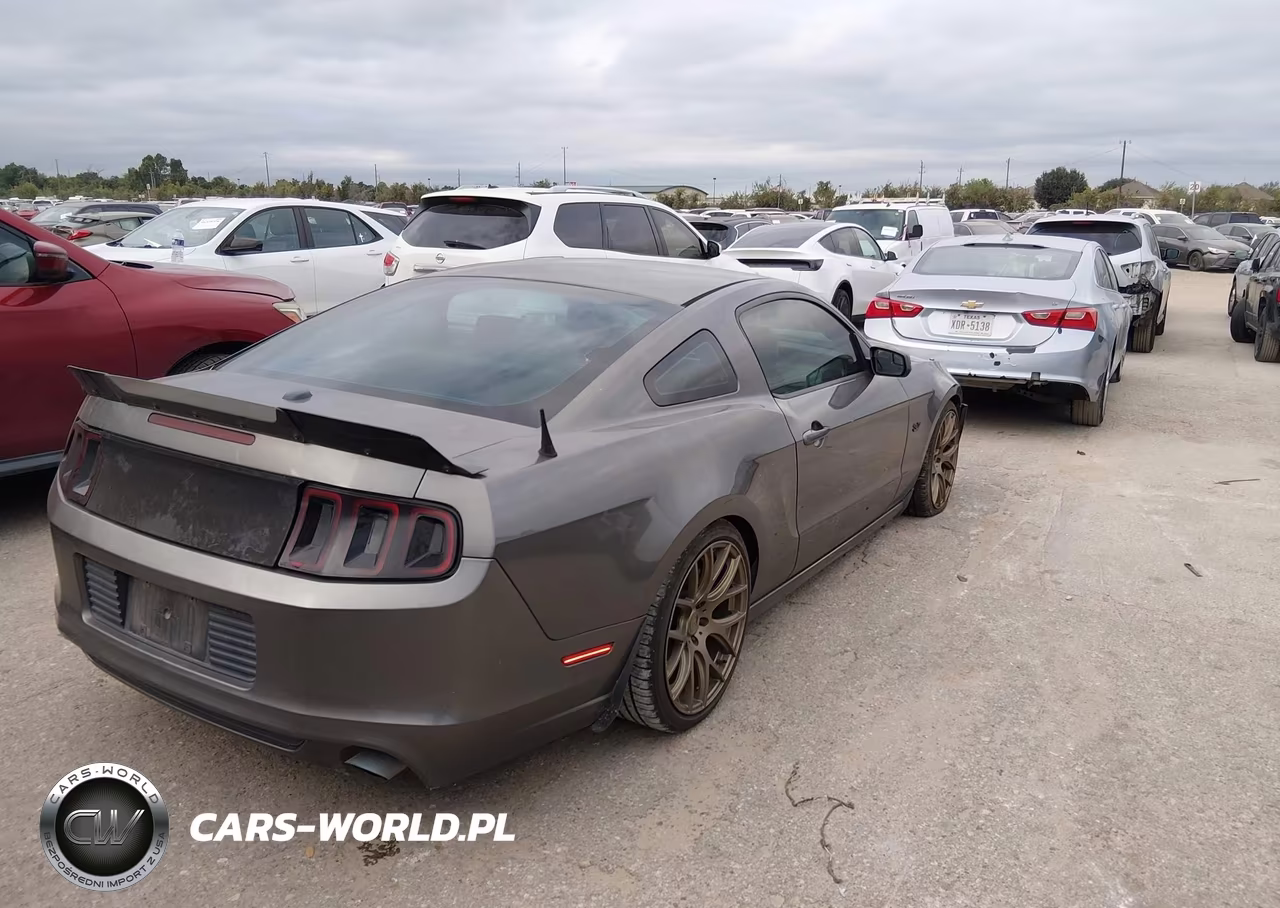 2014 Ford Mustang V6 Premium VIN:1ZVBP8AM7E5231358 - 4
