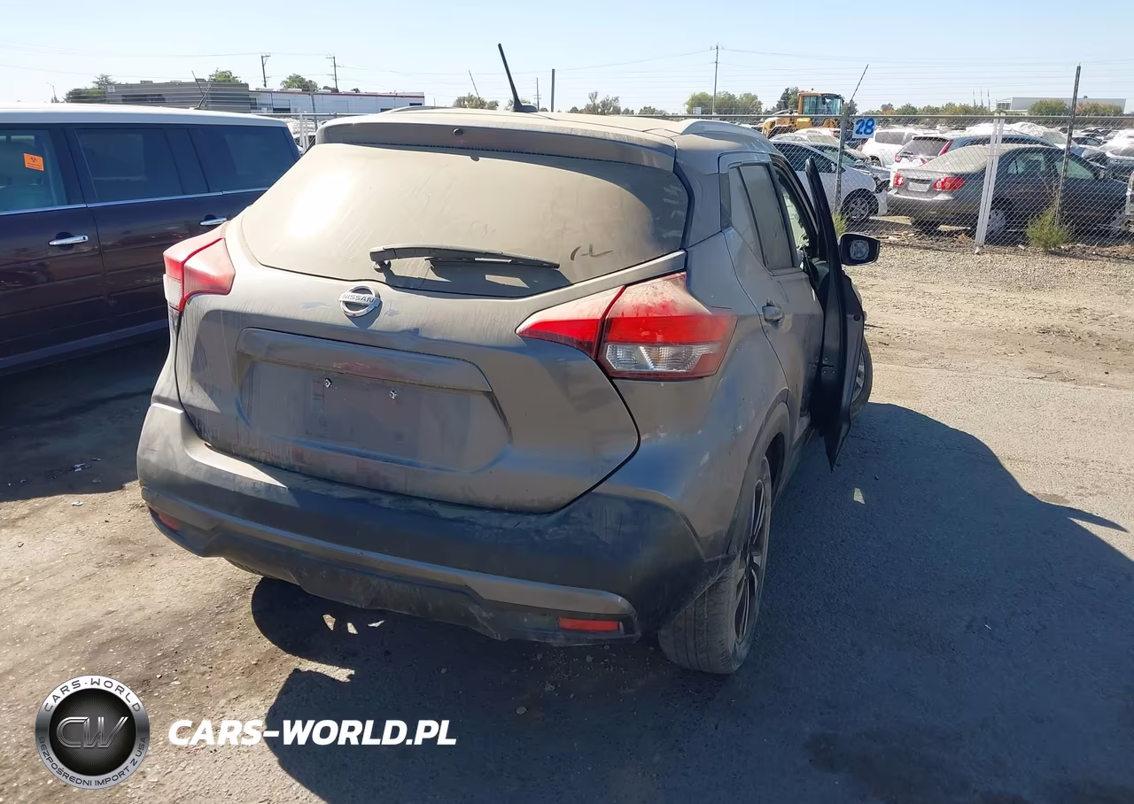 2019 Nissan Kicks Sv VIN:3N1CP5CU7KL541074 - 4