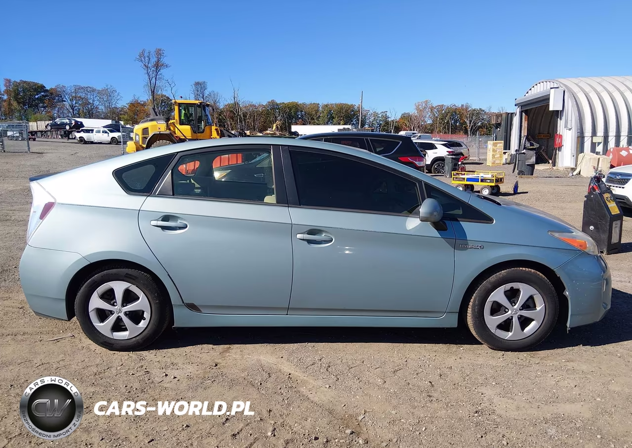 2015 Toyota Prius Three VIN:JTDKN3DU4F1963625 - 13
