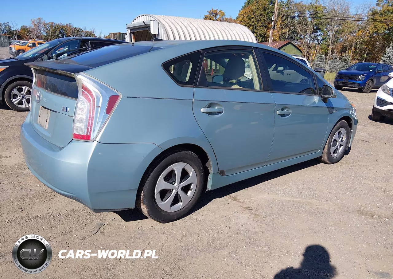 2015 Toyota Prius Three VIN:JTDKN3DU4F1963625 - 4