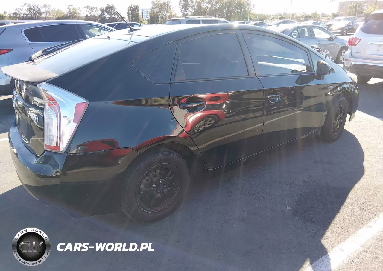 2014 Toyota Prius Three VIN:JTDKN3DU1E0374472 - 4