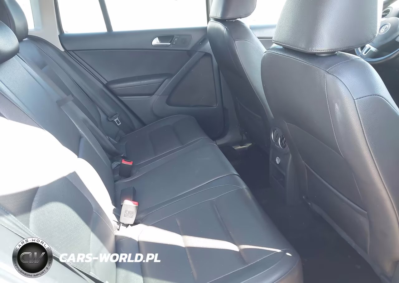 2017 Volkswagen Tiguan 2.0T-2.0T S VIN:WVGAV7AX0HK040455 - 8