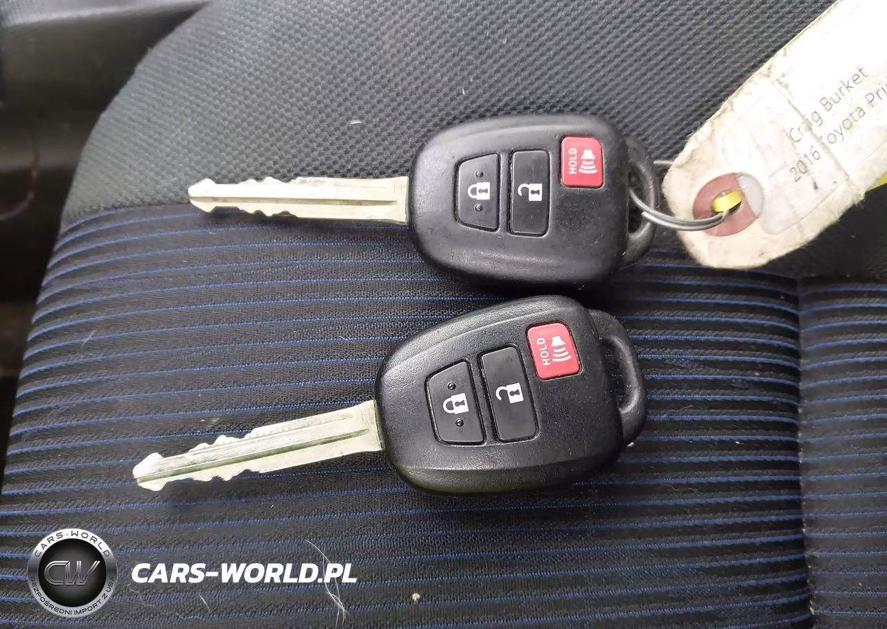 2016 Toyota Prius C Two VIN:JTDKDTB3XG1118955 - 11