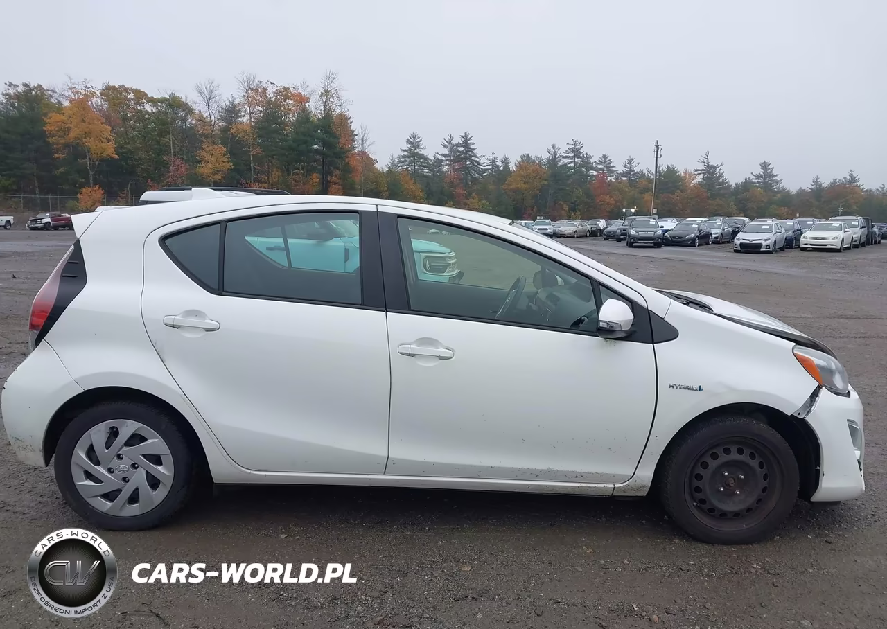2016 Toyota Prius C Two VIN:JTDKDTB3XG1118955 - 13