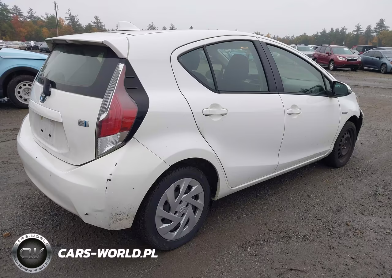 2016 Toyota Prius C Two VIN:JTDKDTB3XG1118955 - 4