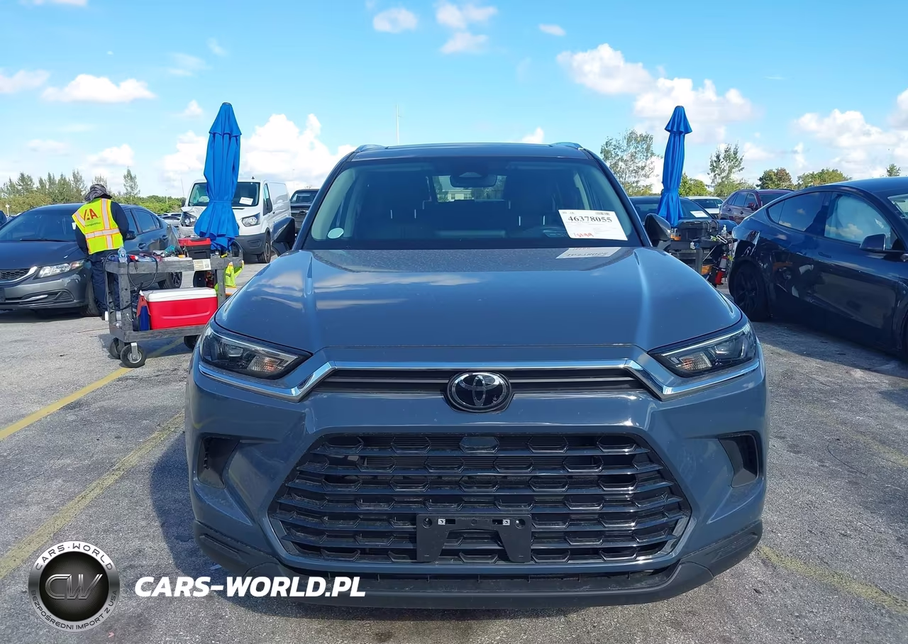 2026 Toyota Grand Highlander Xle VIN:5TDAAAA55TS045972 - 12