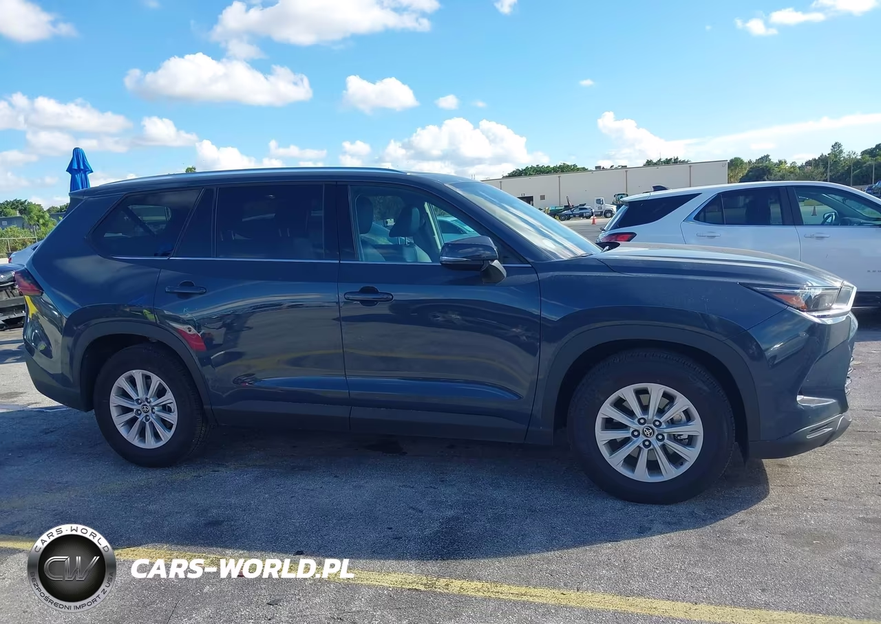 2026 Toyota Grand Highlander Xle VIN:5TDAAAA55TS045972 - 13