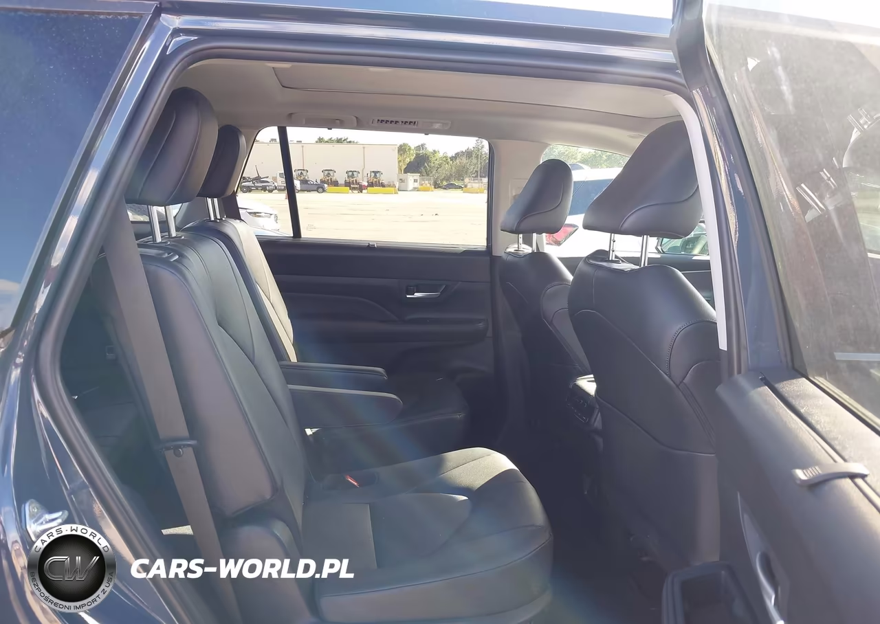 2026 Toyota Grand Highlander Xle VIN:5TDAAAA55TS045972 - 8