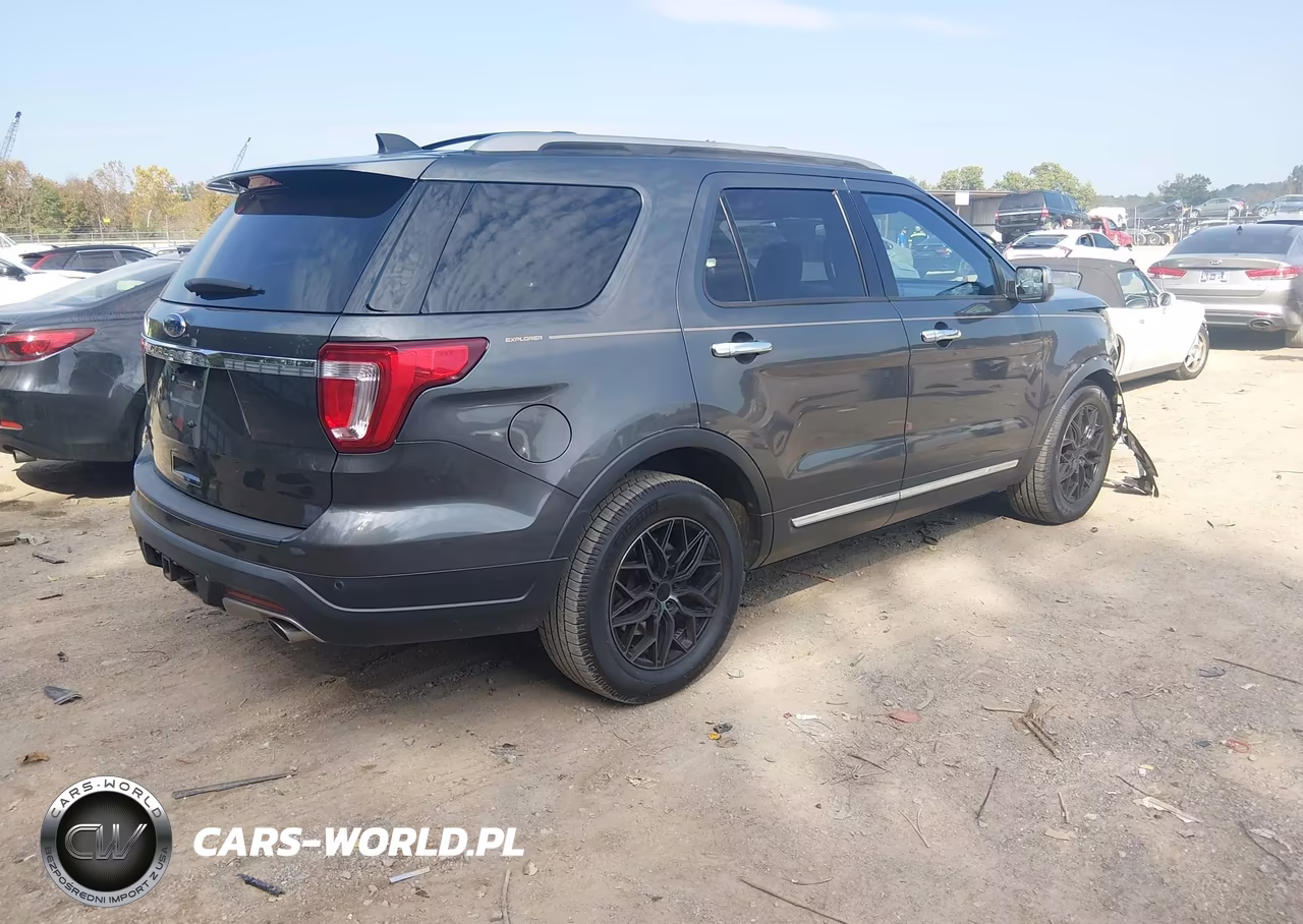 2018 Ford Explorer Xlt VIN:1FM5K7D86JGA24607 - 4