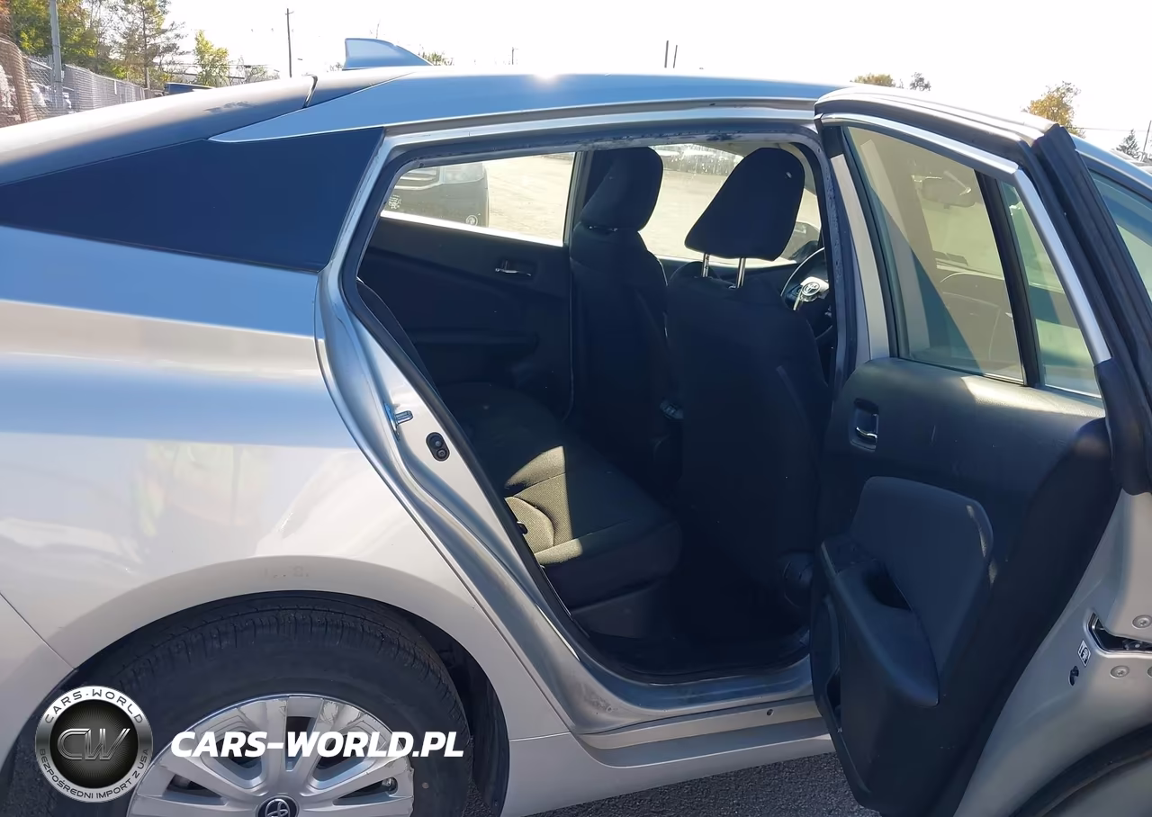 2021 Toyota Prius L Eco VIN:JTDKAMFU9M3149339 - 8