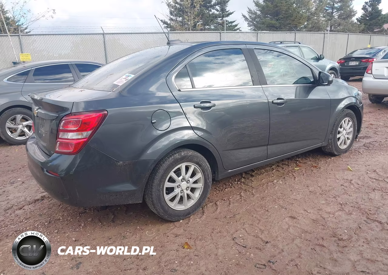2018 Chevrolet Sonic Lt Auto VIN:1G1JD5SB2J4101807 - 4
