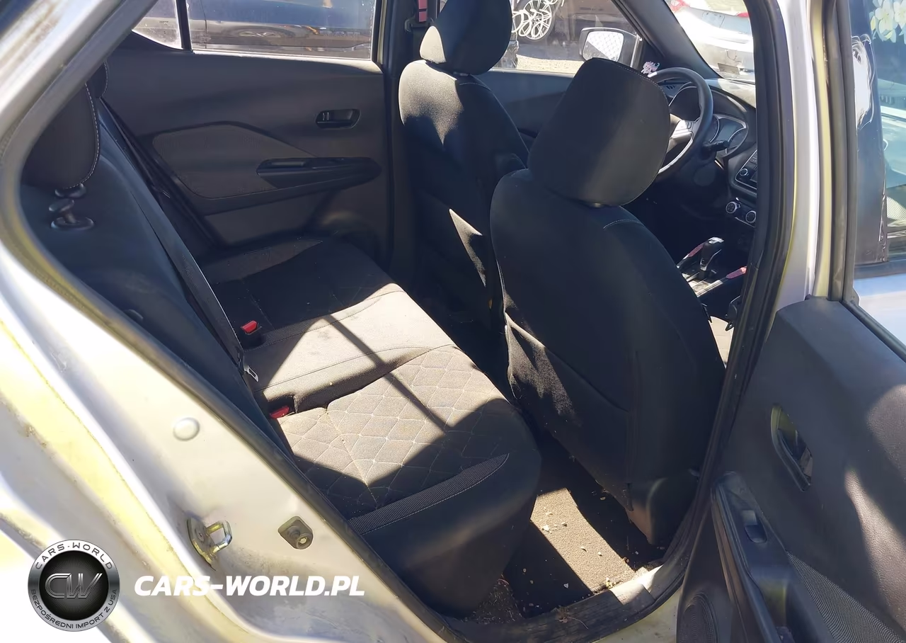 2018 Nissan Kicks S VIN:3N1CP5CUXJL534652 - 8