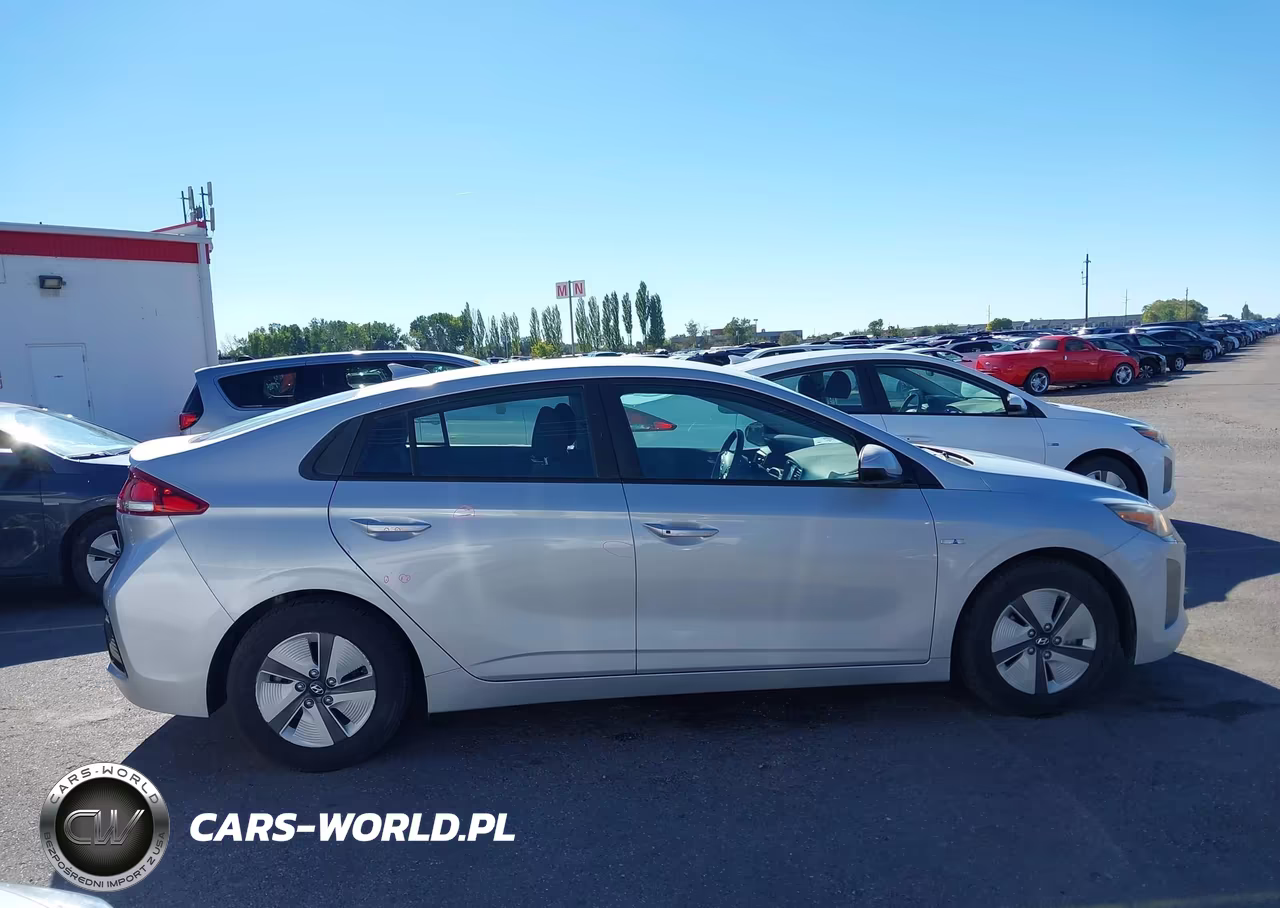 2019 Hyundai Ioniq Hybrid Blue VIN:KMHC65LC1KU158952 - 13
