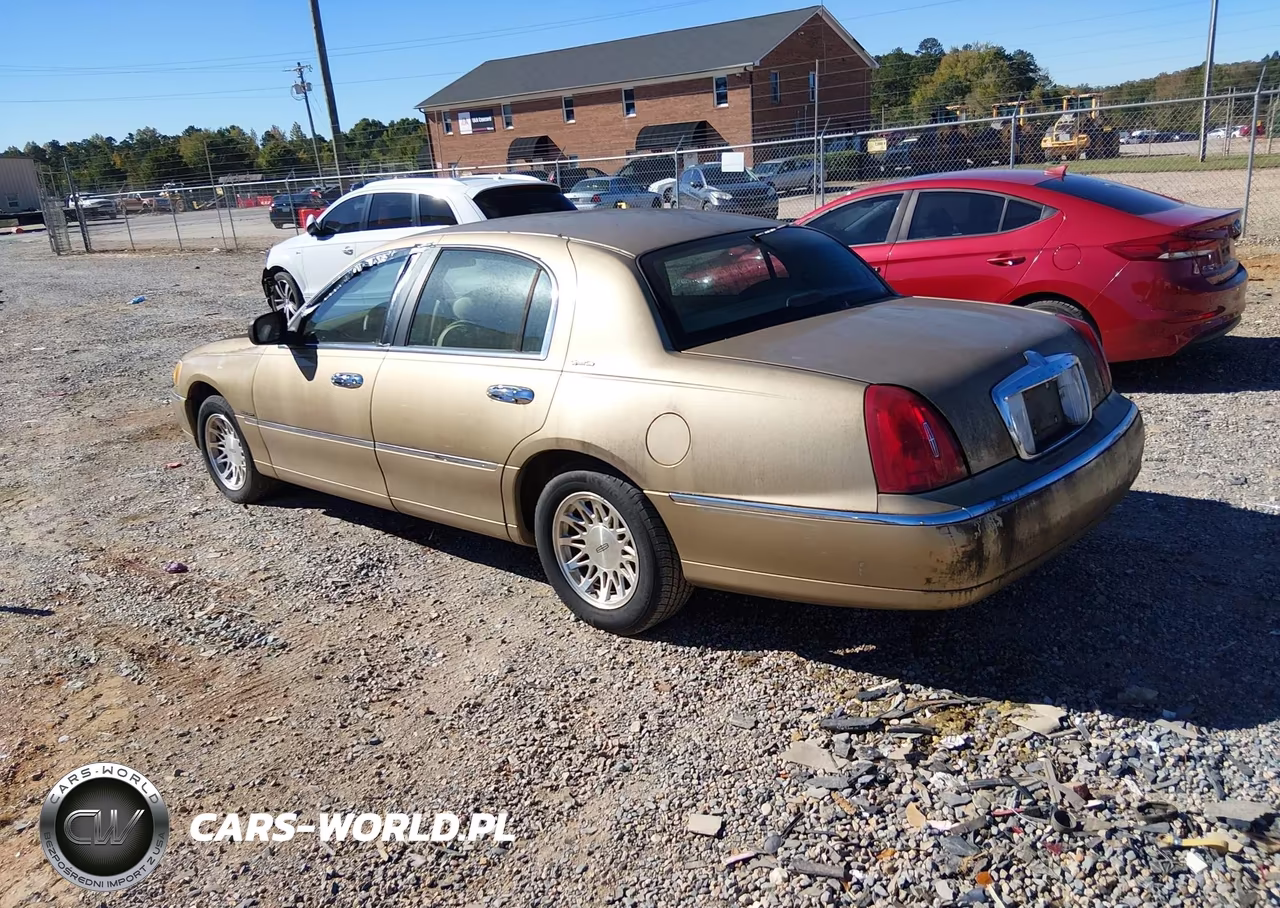 1998 Lincoln Town Car Signature VIN:1LNFM82W0WY618004 - 3