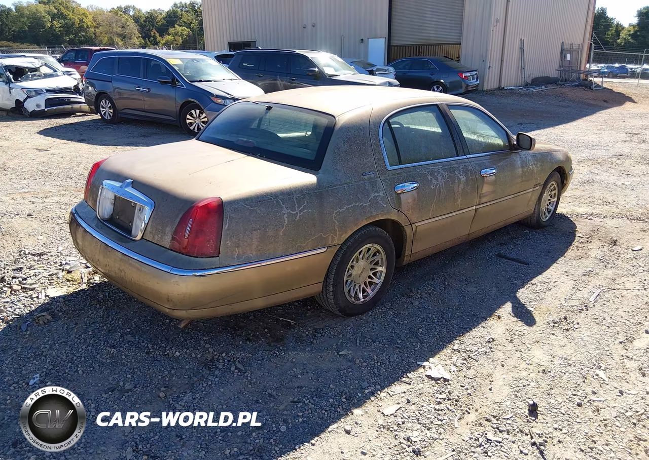 1998 Lincoln Town Car Signature VIN:1LNFM82W0WY618004 - 4