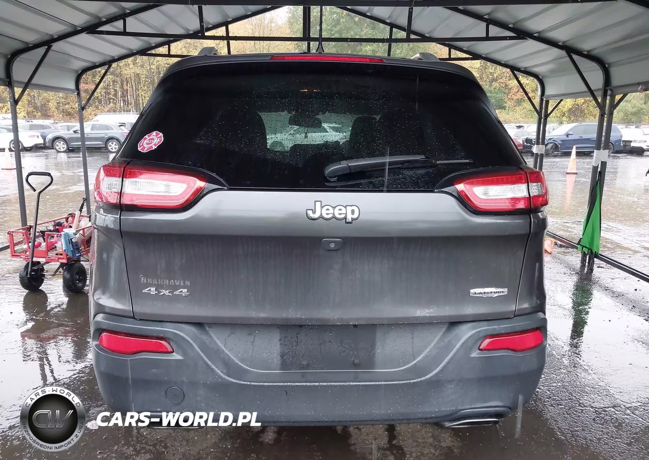 2017 Jeep Cherokee Latitude 4X4 VIN:1C4PJMCS7HW637976 - 16